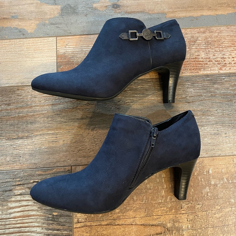 Bandolino Navy Blue Heeled Bootie 8M - Picture 6 of 10